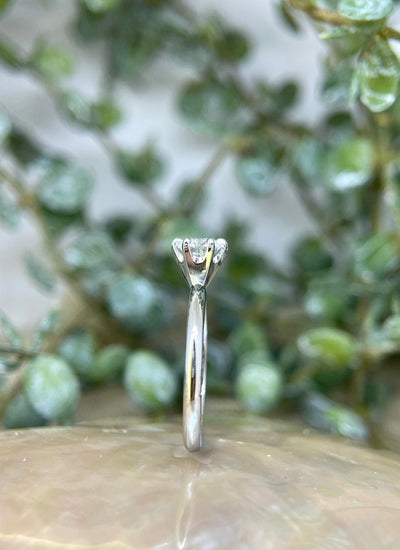 18ct White Gold Diamond Solitaire Engagement ring