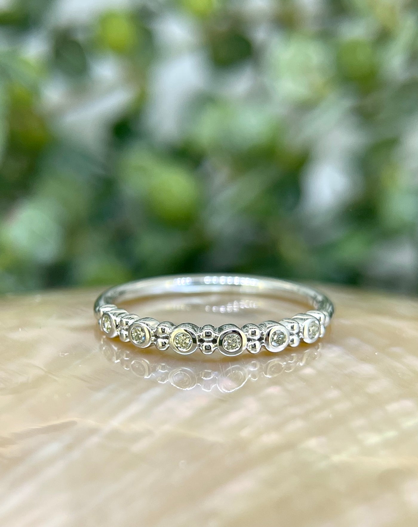 9ct White Gold & Diamond ring