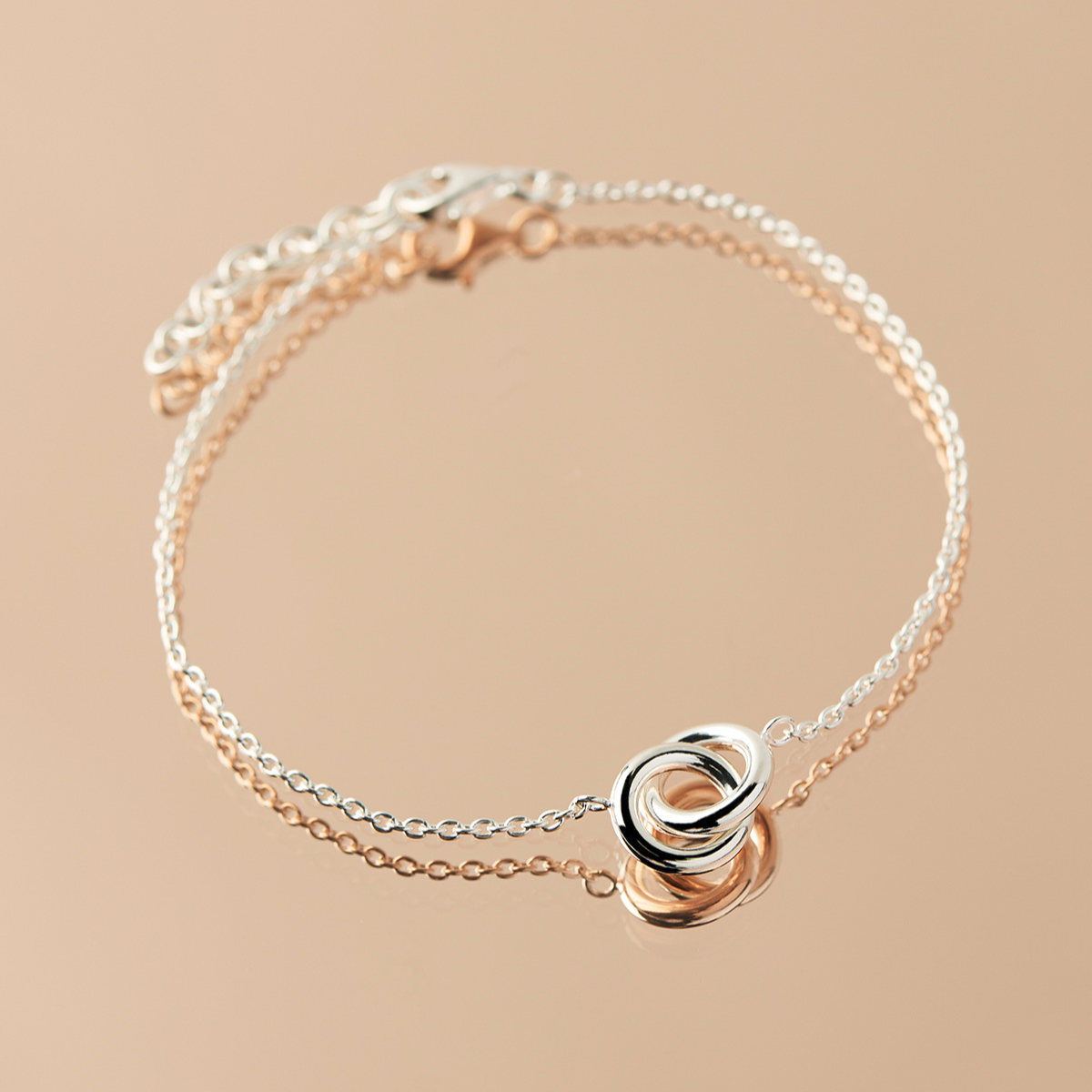 Silver interlocked rings bracelet