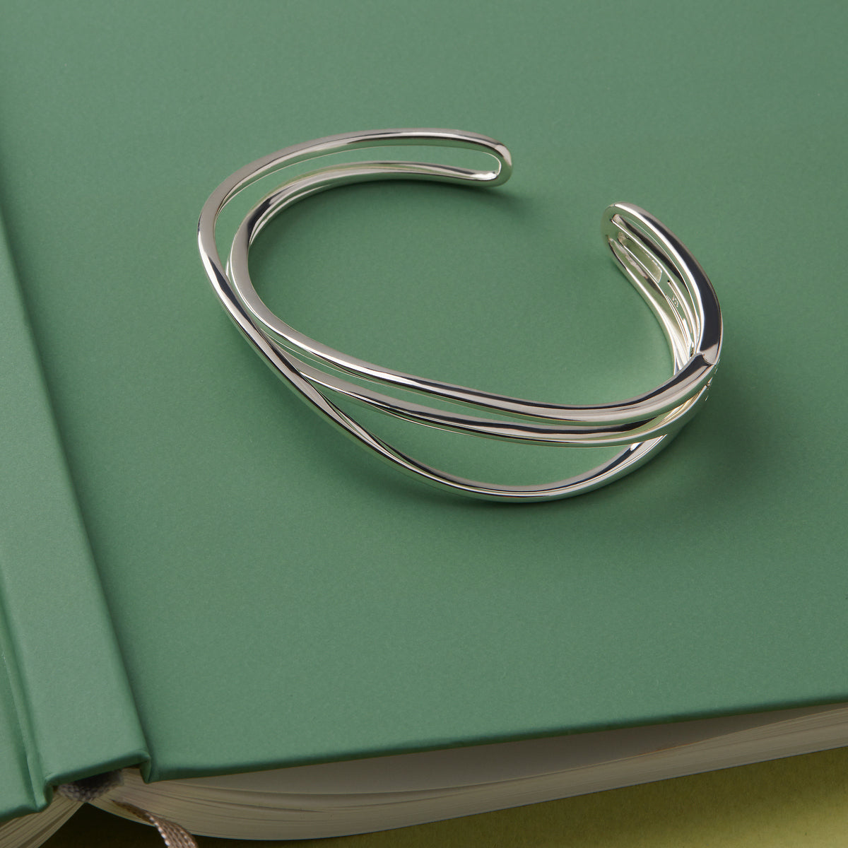 Brise Hinged Silver Cuff