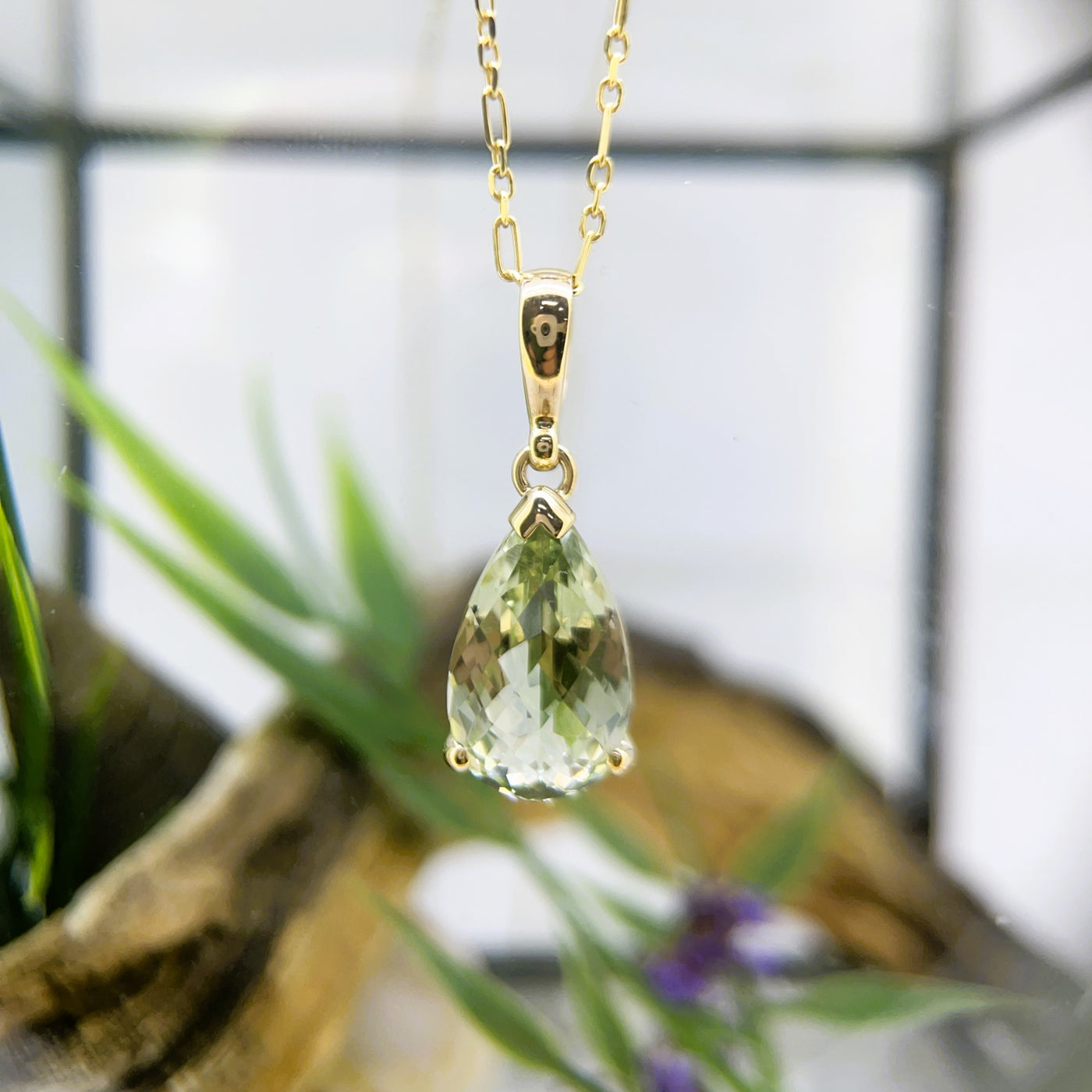 9ct Yellow gold Green Amethyst pendant