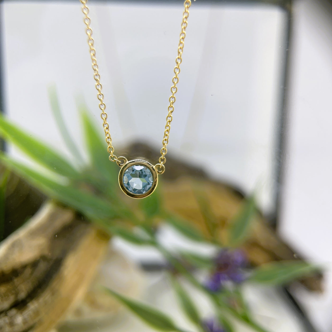 9ct Yellow gold Blue Topaz necklace