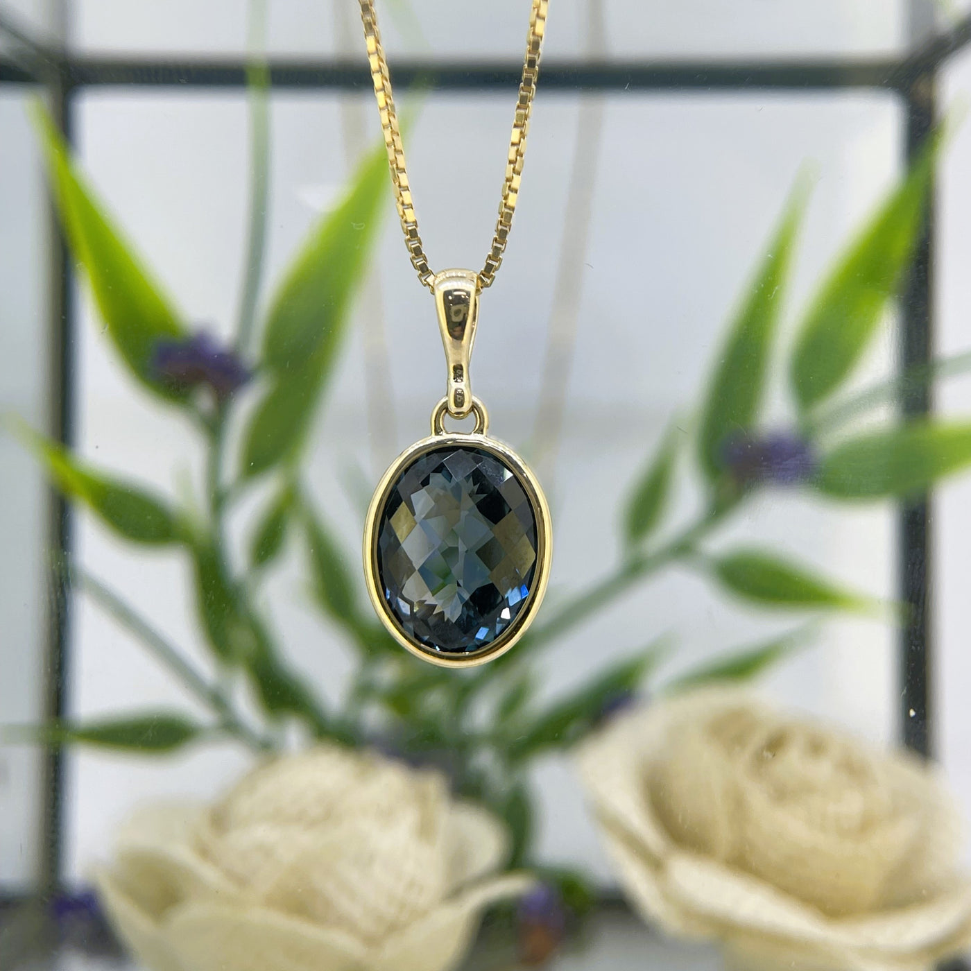 9ct Yellow gold London Blue Topaz pendant