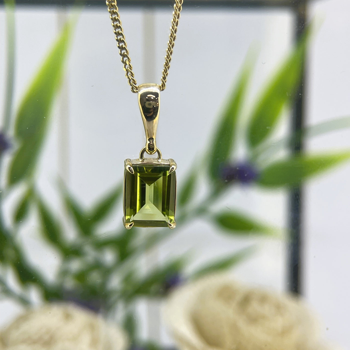 9ct Yellow gold Peridot Pendant