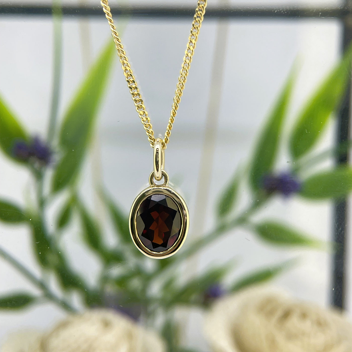 9ct Yellow gold Garnet pendant