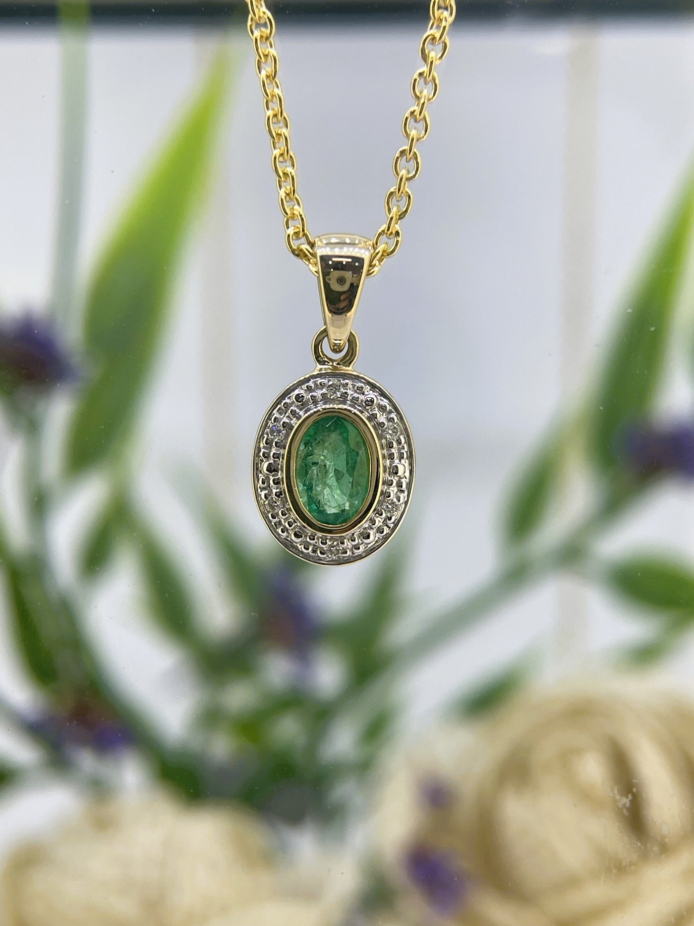 9ct Yellow gold Emerald & Diamond pendant