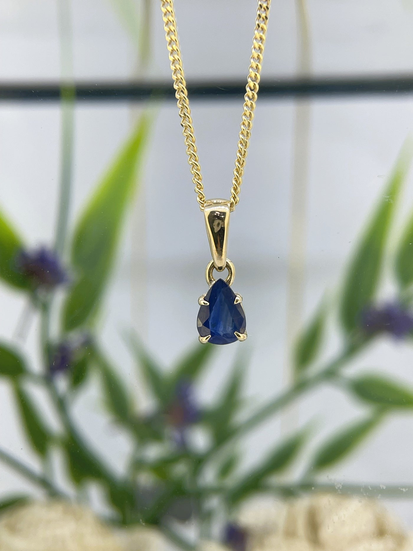 9ct Yellow gold Blue Sapphire Pendant