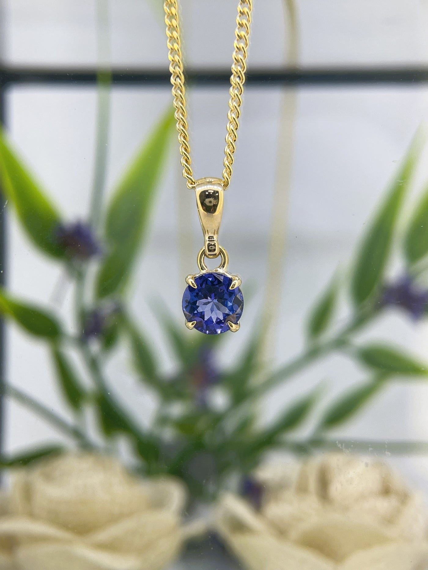 9ct Yellow gold Tanzanite Pendant