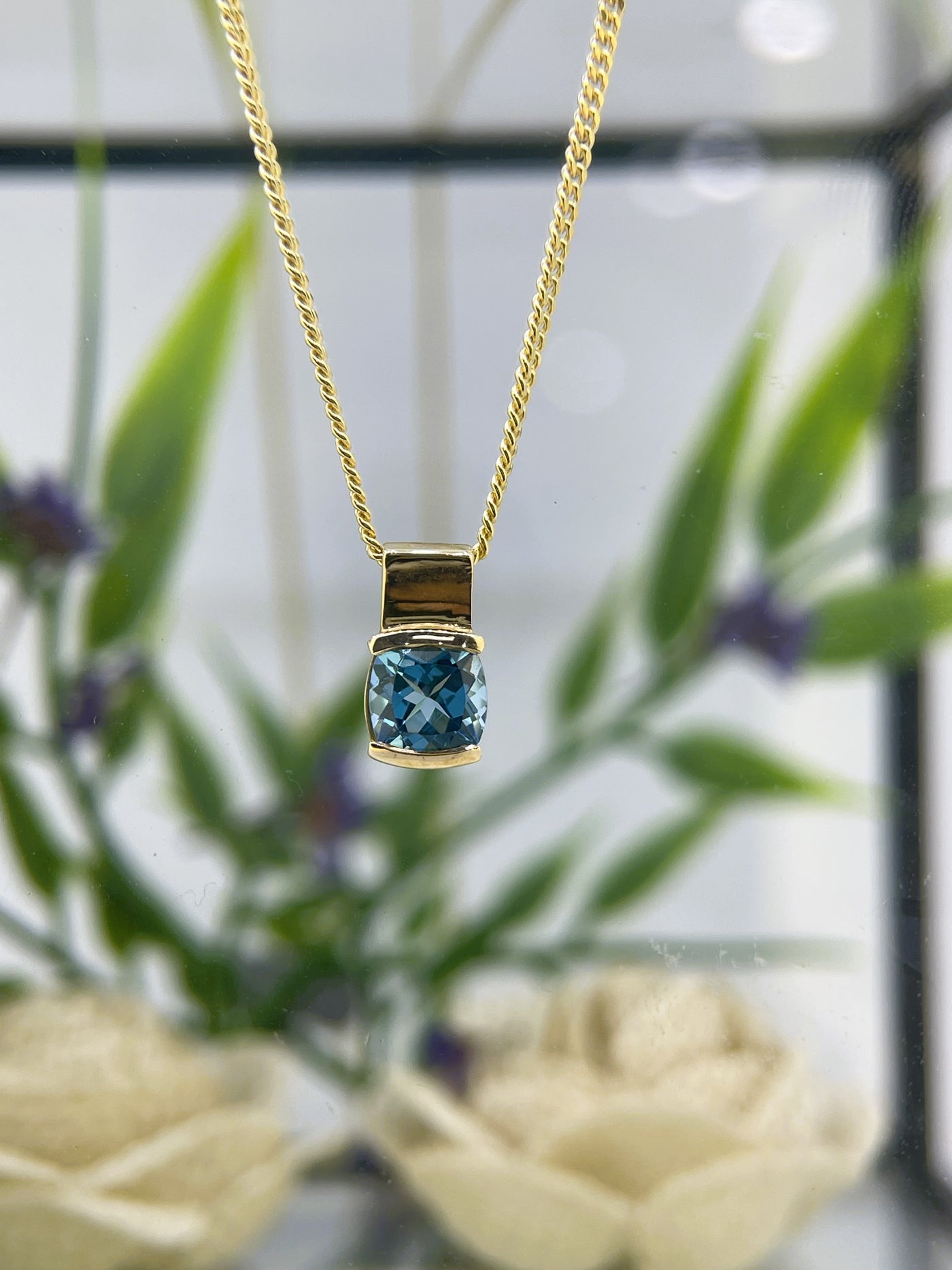 9ct Yellow gold Blue Topaz Pendant