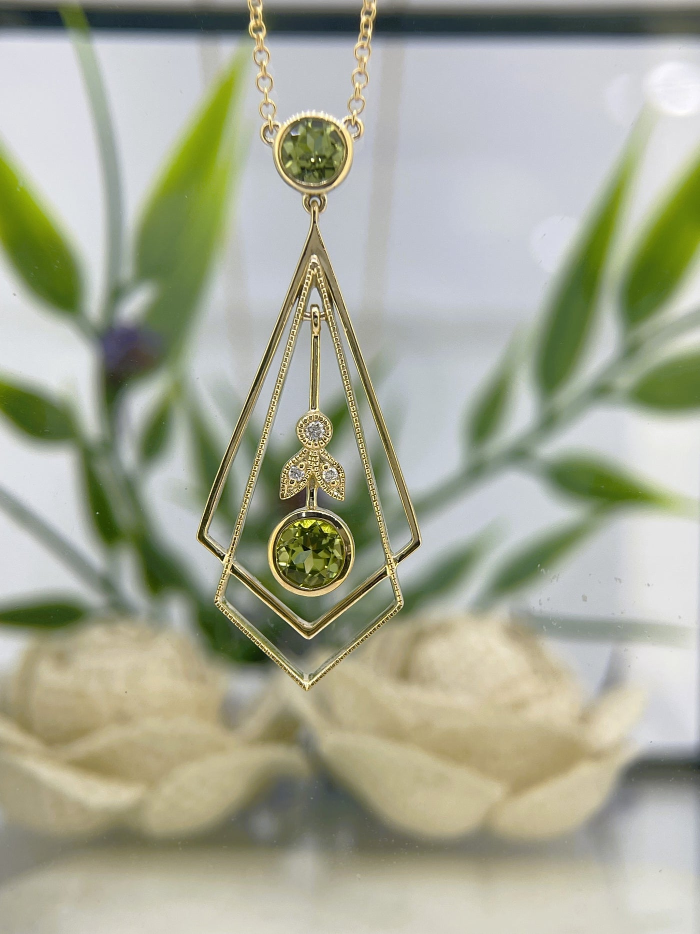 9ct Yellow gold Peridot & Diamond fancy necklace