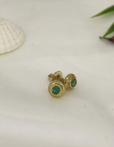 9ct Yellow Gold Emerald stud Earrings