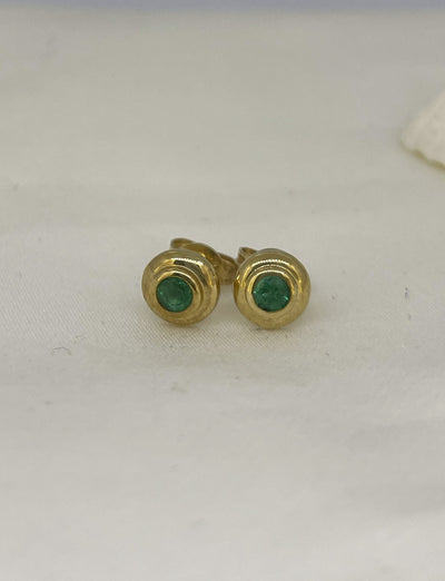 9ct Yellow Gold Emerald stud Earrings