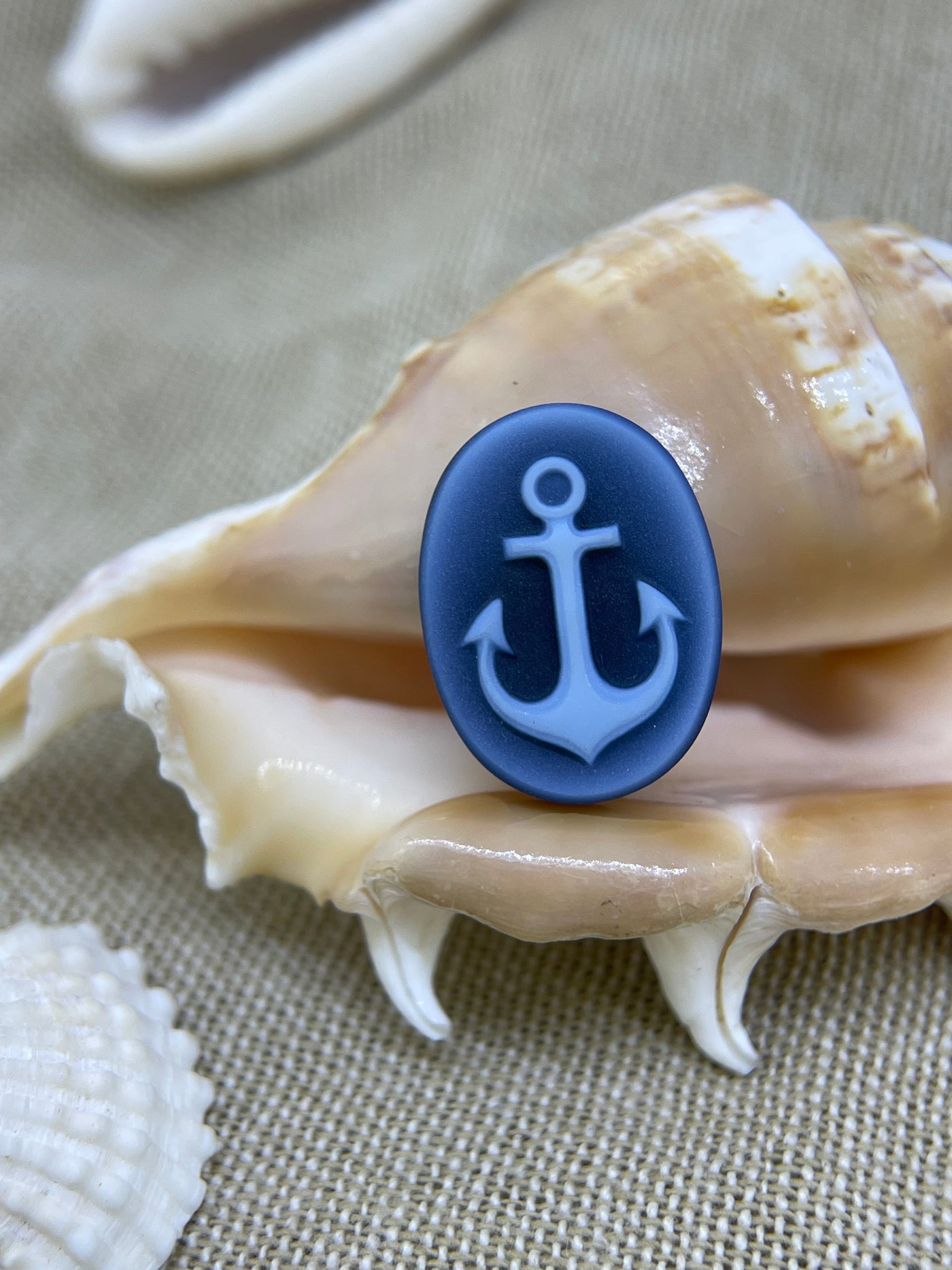 Oval  Anchor Cameo