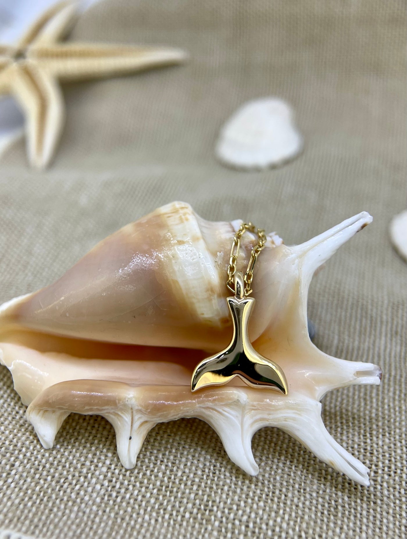 9ct Yellow Gold Whale Tail