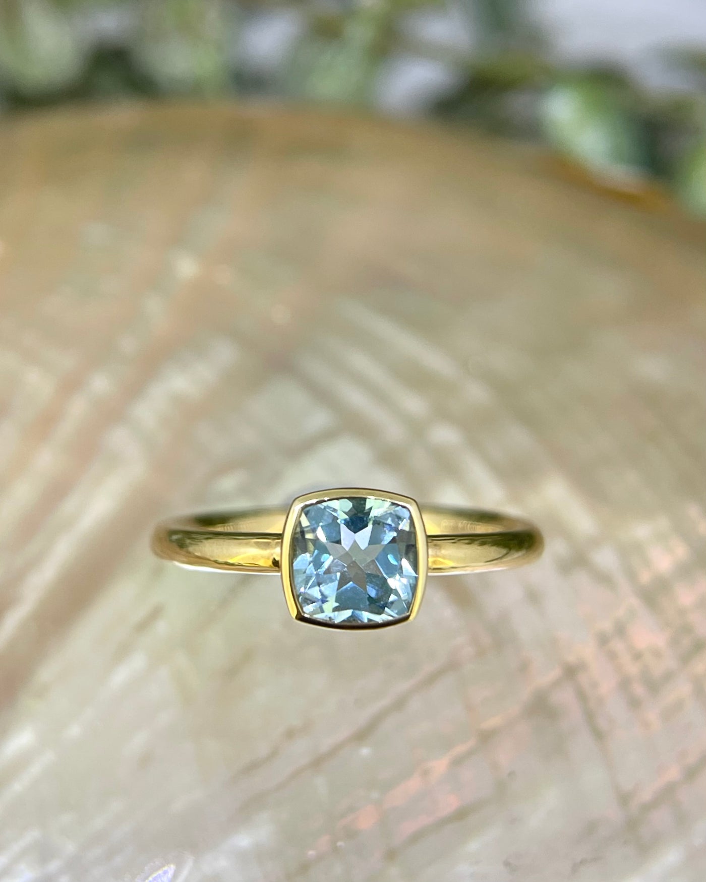 9ct Yellow Gold Topaz Ring