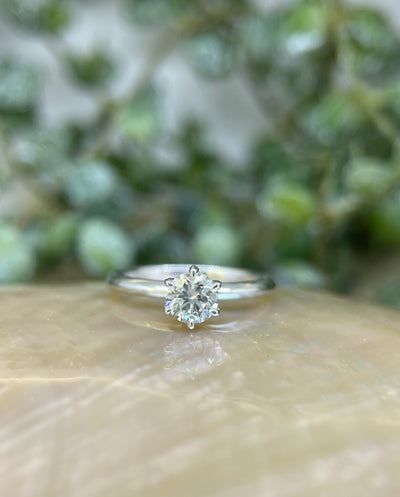 18ct White Gold Diamond Solitaire Engagement ring