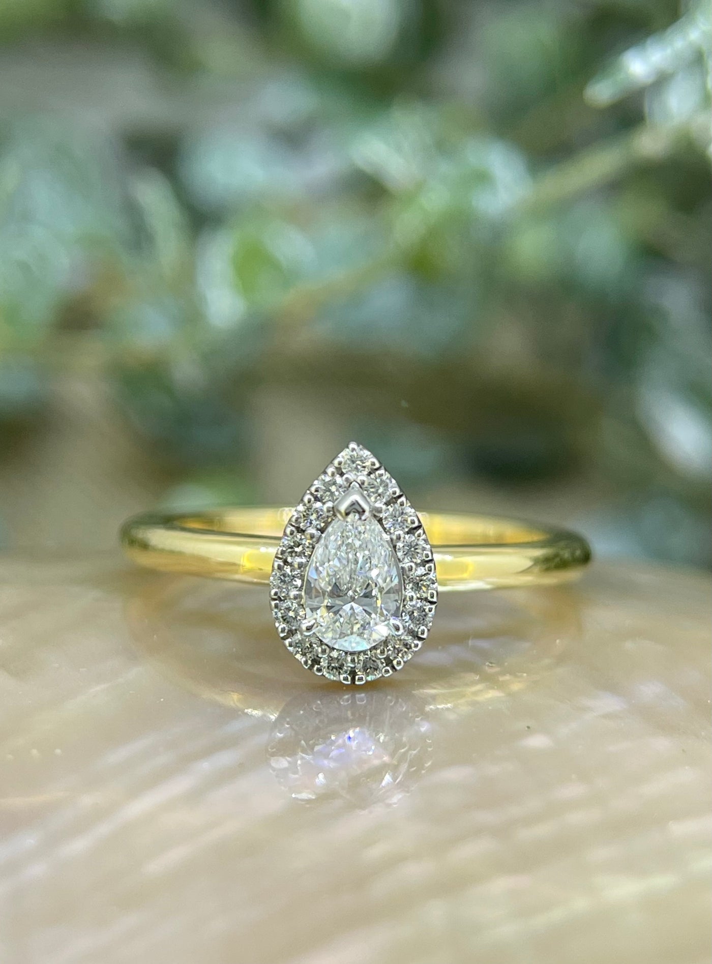 18ct Yellow/White gold Diamond Pear ring