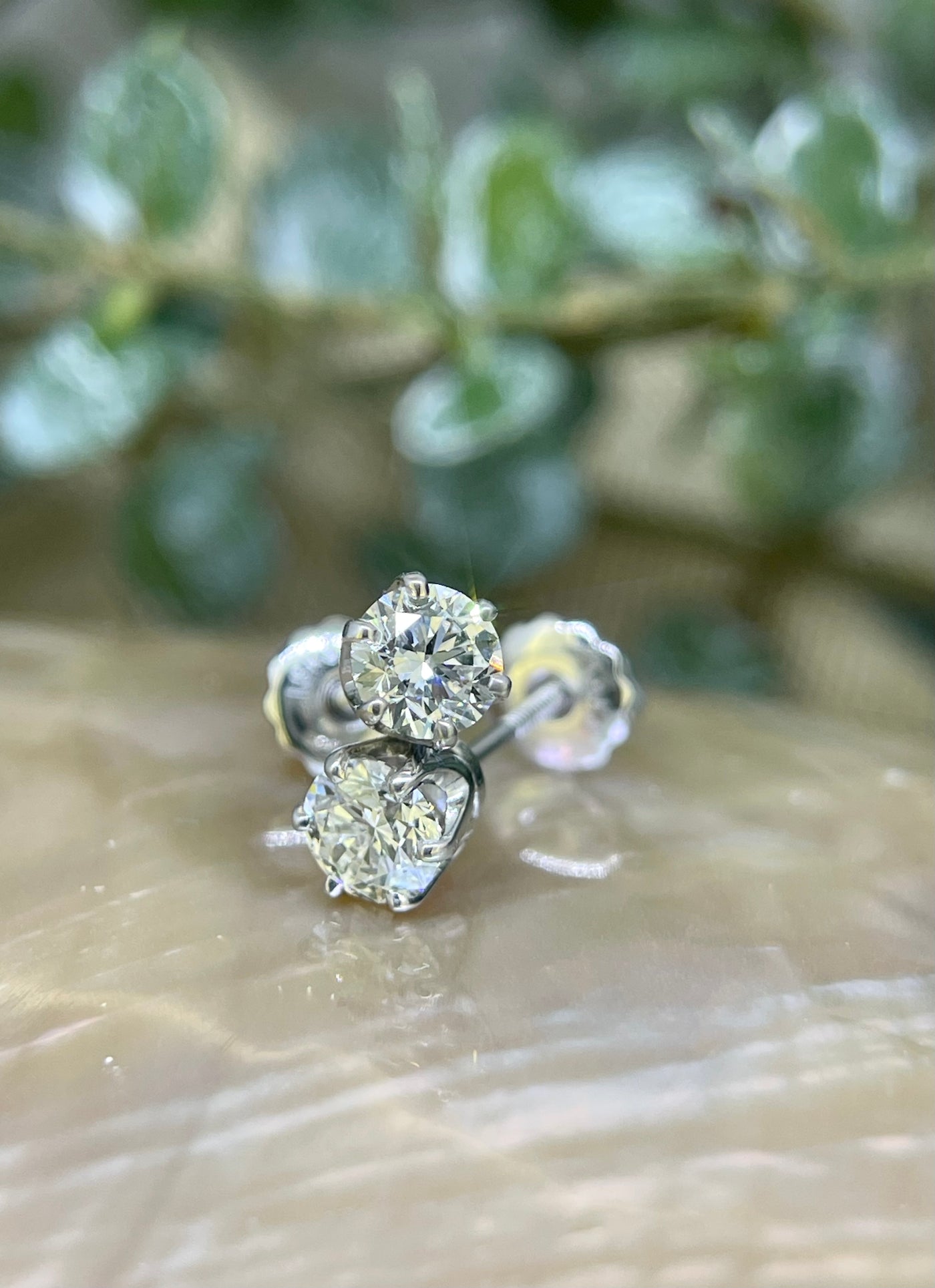 18ct White Gold Diamond Stud earrings