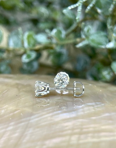 18ct White Gold Diamond Stud earrings