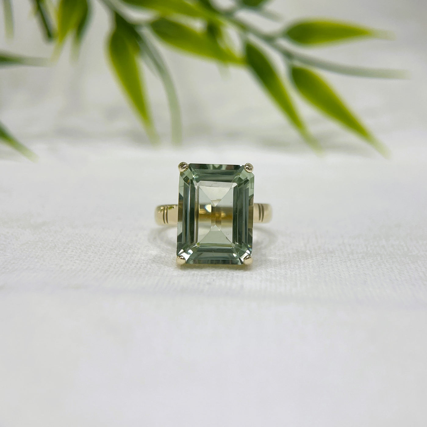 9ct Yellow Gold Green Amethyst ring