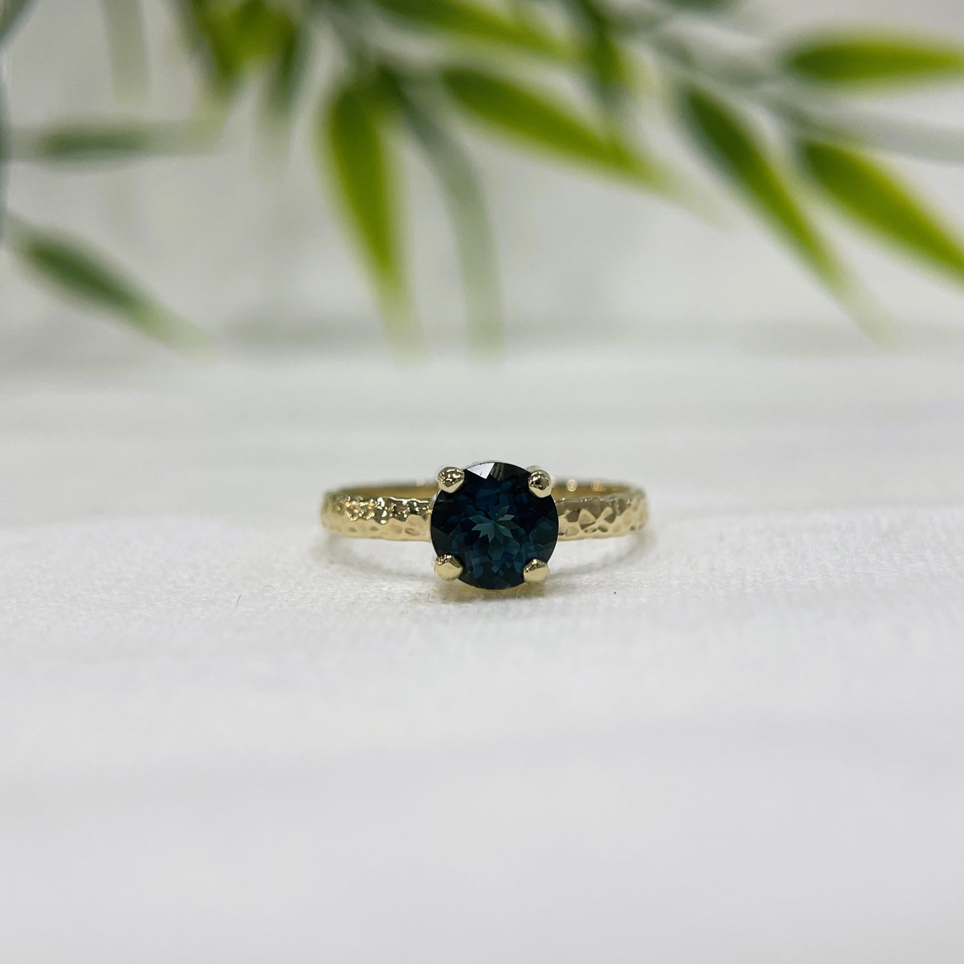 9ct Yellow gold London blue Topaz ring