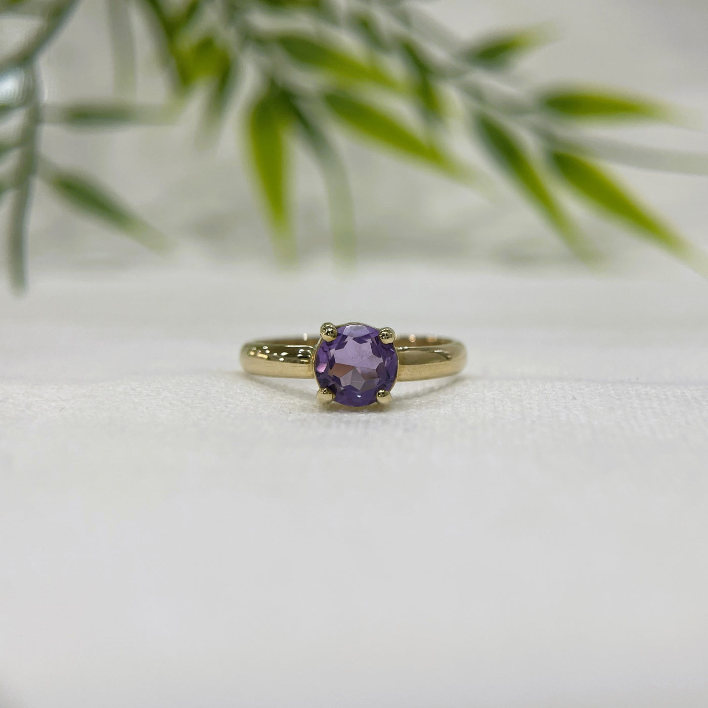 9ct Yellow gold Amethyst ring