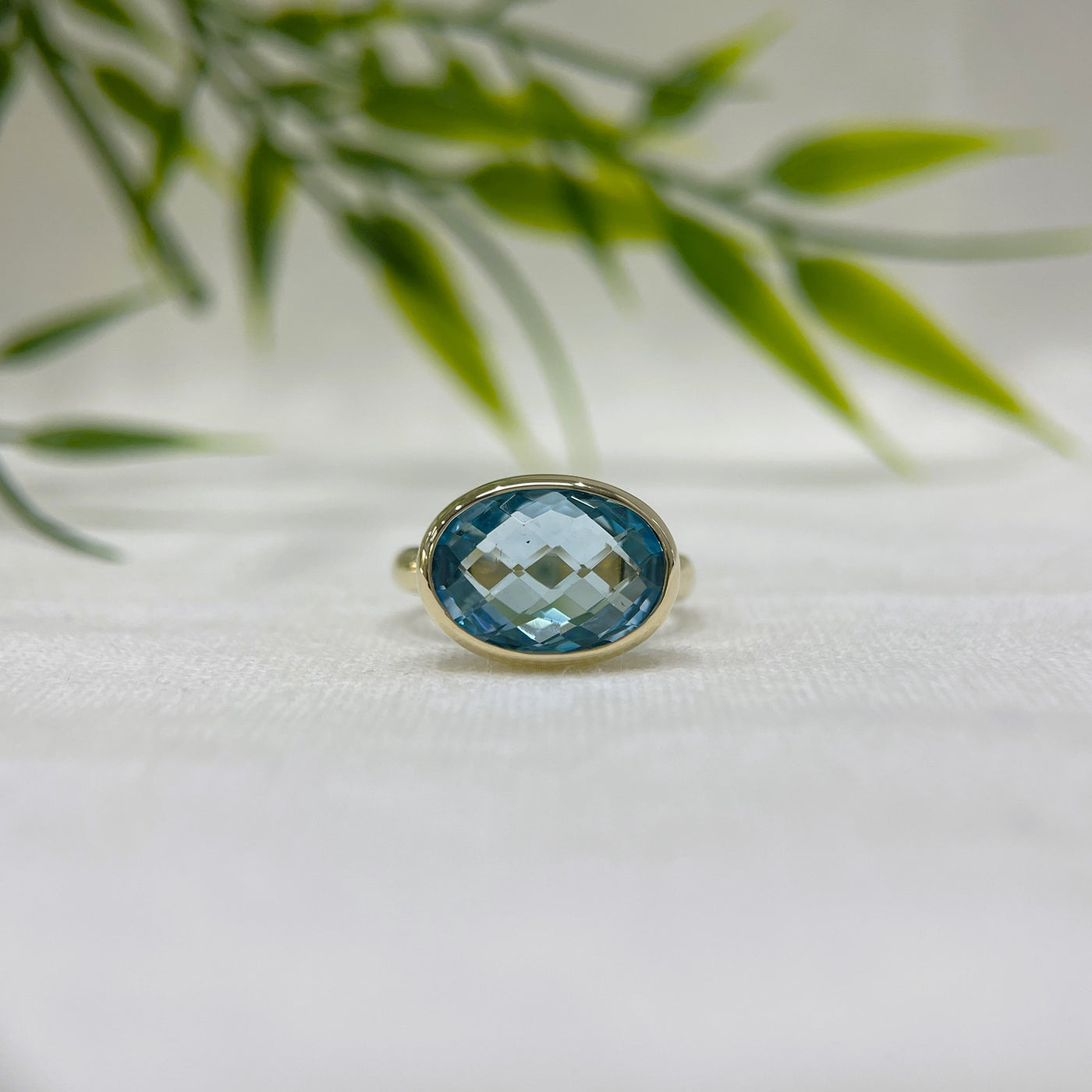 9ct yellow gold Blue topaz ring