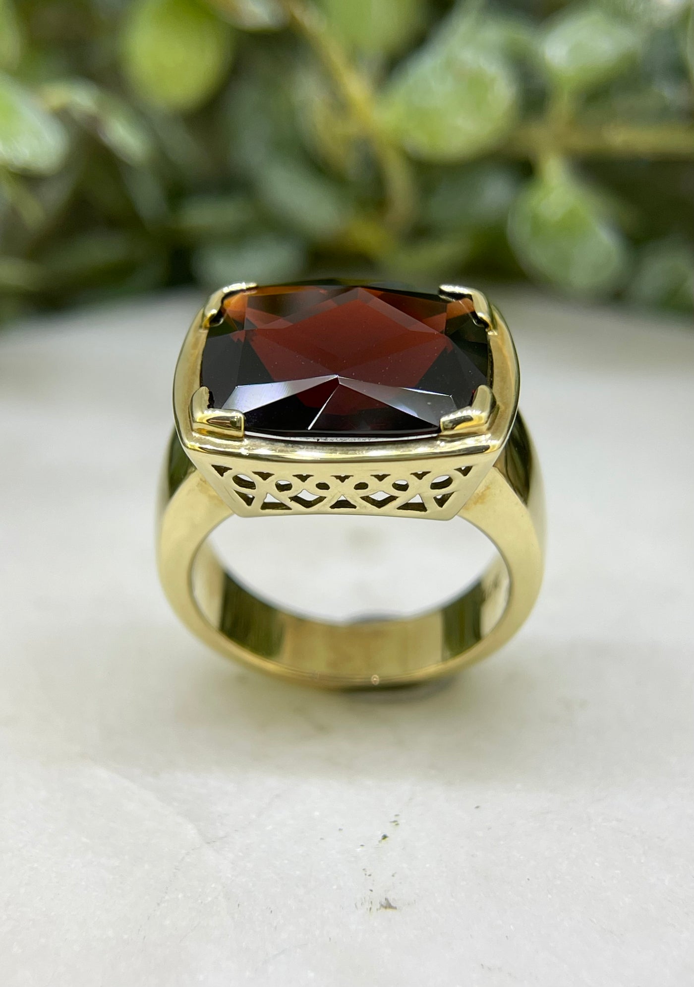 9ct Yellow Gold Large Garnet Ring
