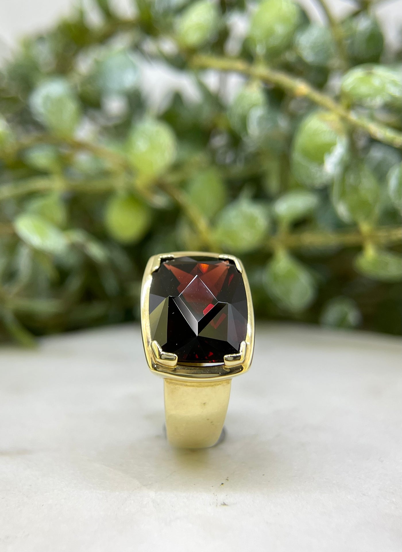 9ct Yellow Gold Large Garnet Ring