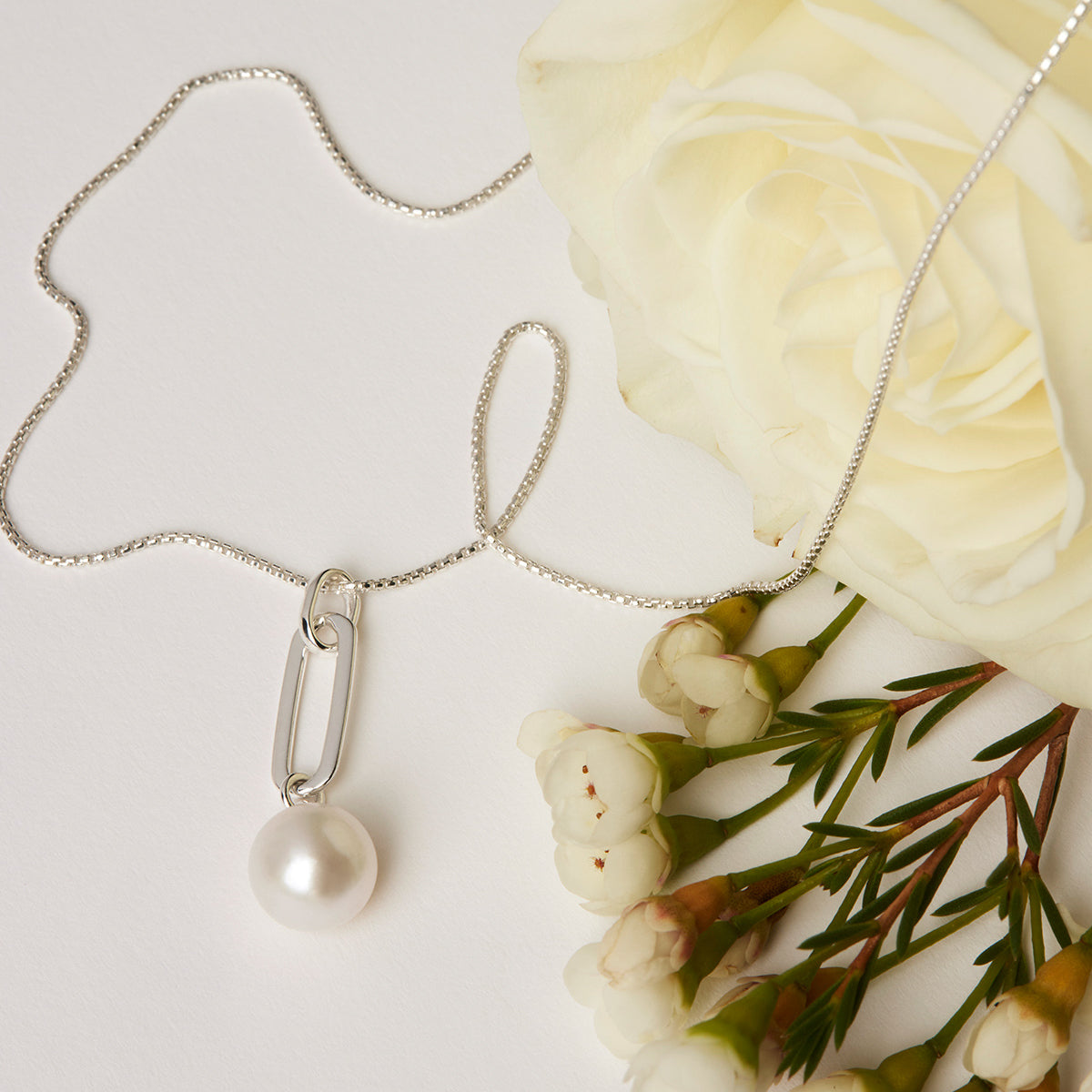 The Enchantress Sterling silver pearl necklace