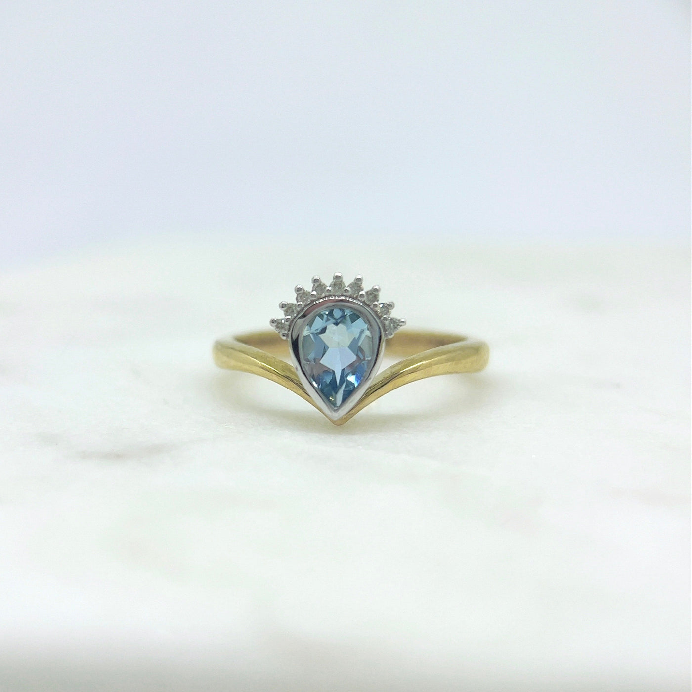 9ct Yellow/White gold Aquamarine and Diamond ring