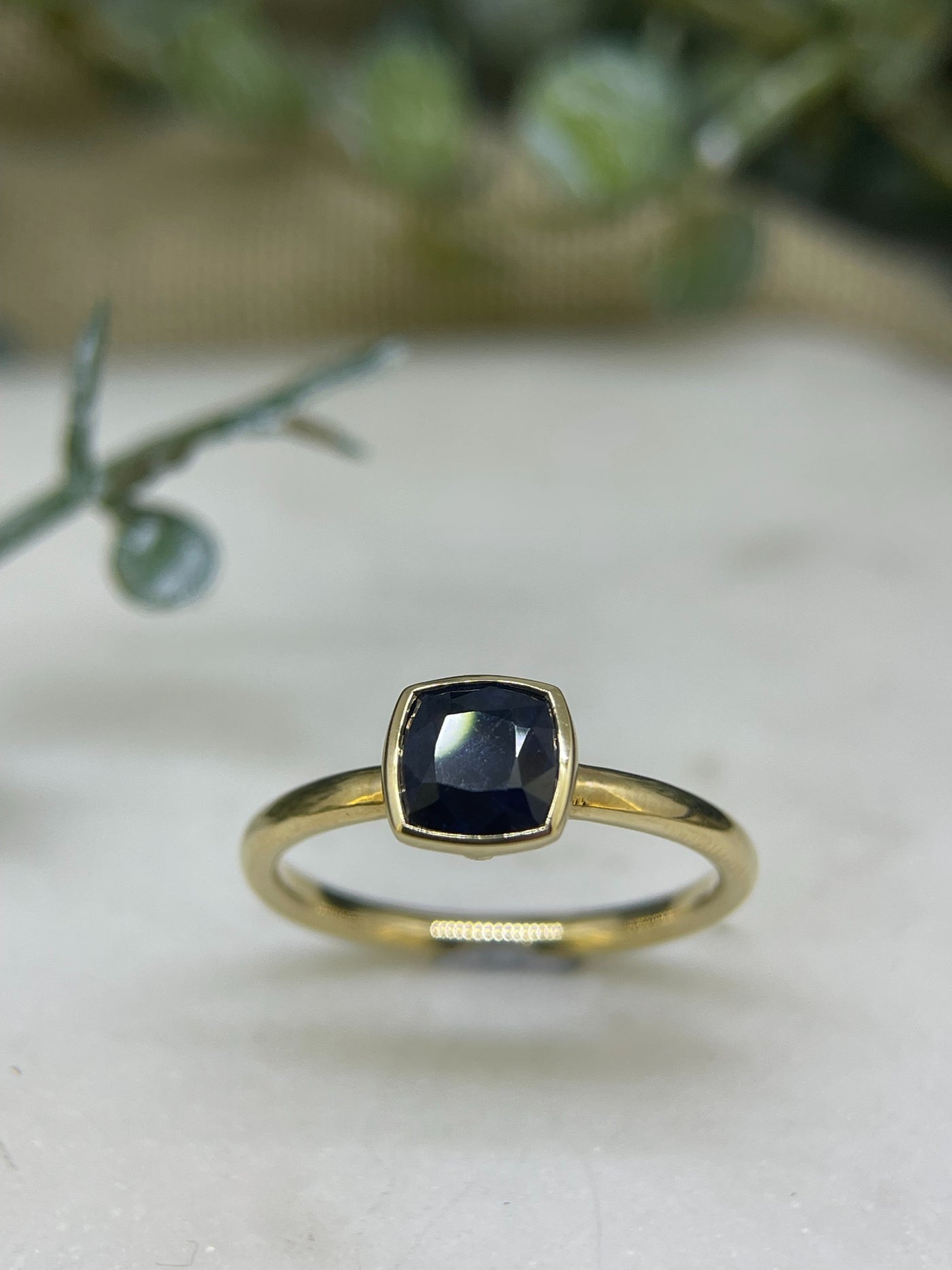 9ct Yellow Gold Sapphire Ring
