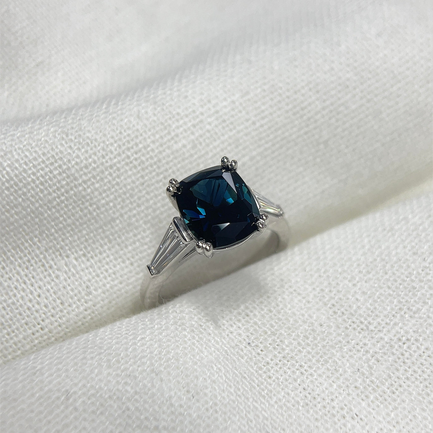 18ct White gold Handmade Sapphire & Diamond ring